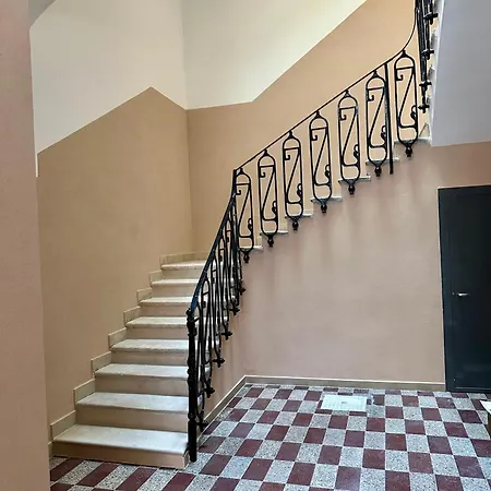 Elegant Few Steps From Bari's Heart