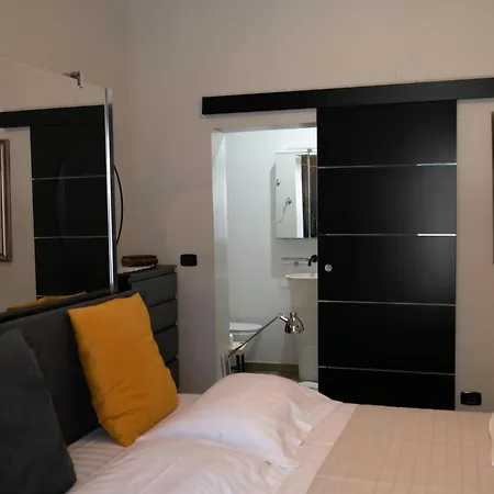 Elegant Few Steps From Bari's Heart Appartement