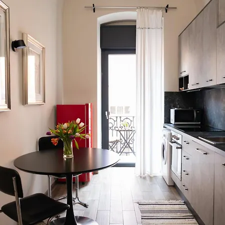 Elegant Few Steps From Bari's Heart