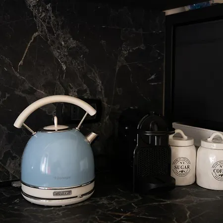 Elegant Few Steps From Bari's Heart *