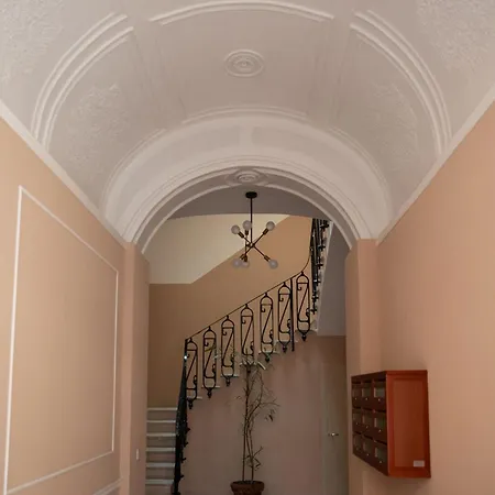 Elegant Few Steps From Bari's Heart בארי