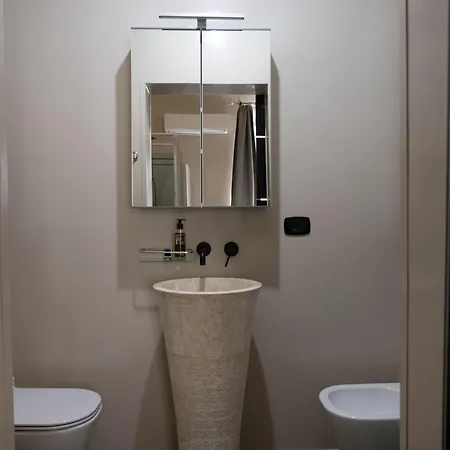 Elegant Few Steps From Bari's Heart