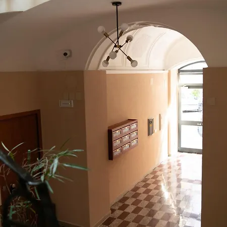 Elegant Few Steps From Bari's Heart Apartman