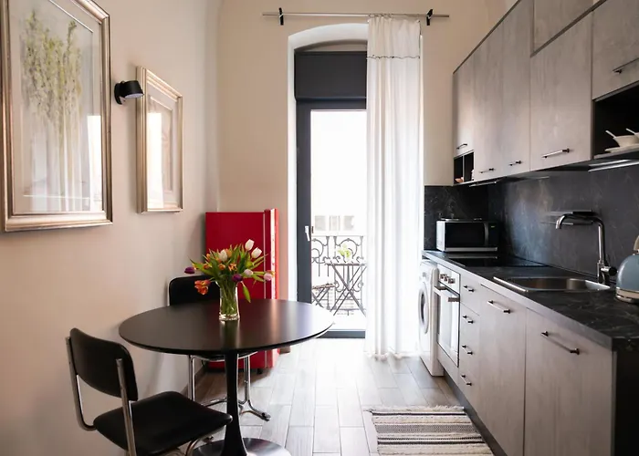 Elegant Few Steps From Bari's Heart