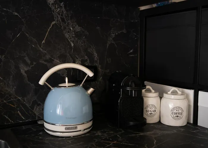 Elegant Few Steps From Bari's Heart *