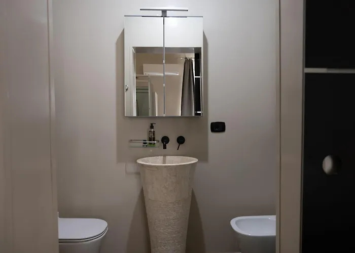 Elegant Few Steps From Bari's Heart